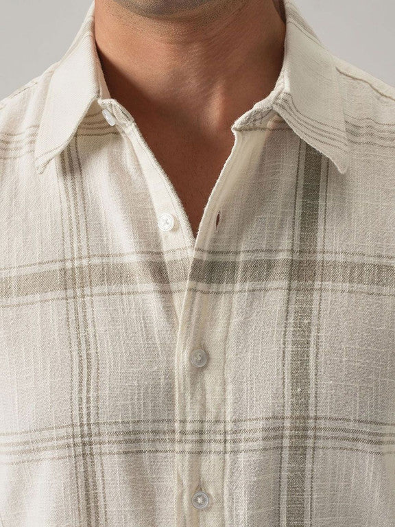 Men Slim Fit Checkered Button Down Collar Casual Shirt