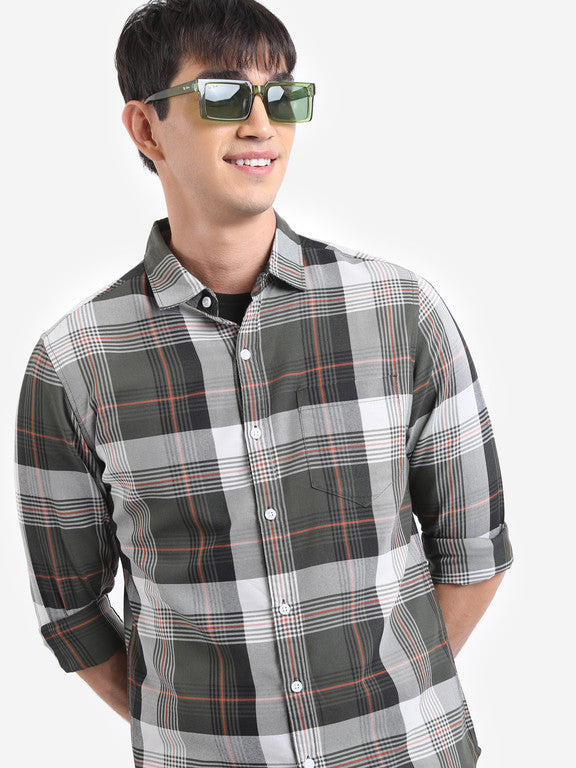 Men Slim Fit Checkered Button Down Collar Casual Shirt
